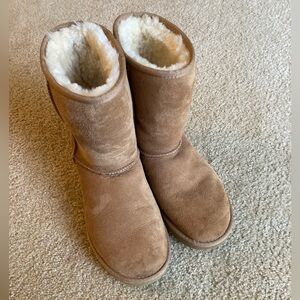 Class tan Uggs 10 gently used